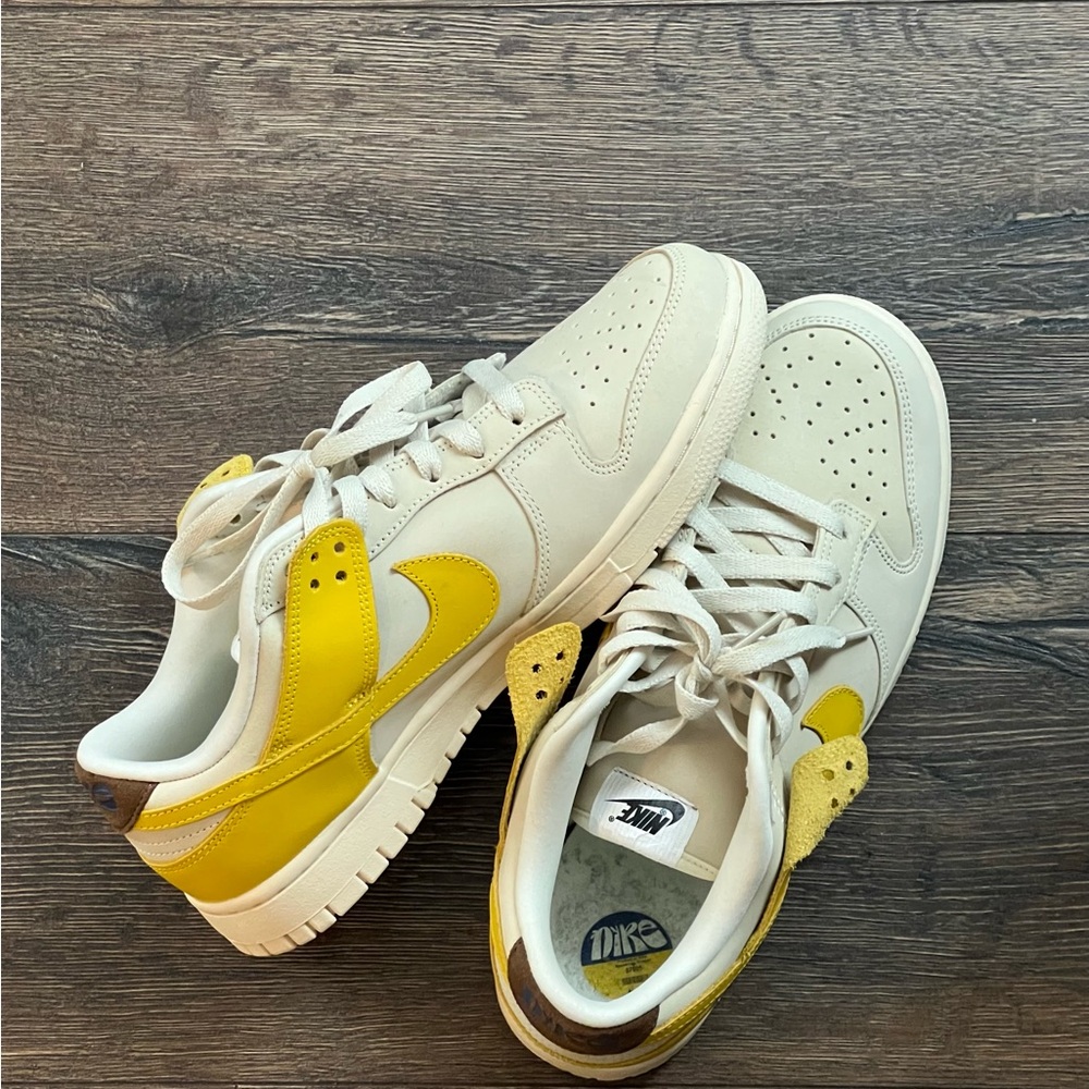 Nike Dunks Low (Women)